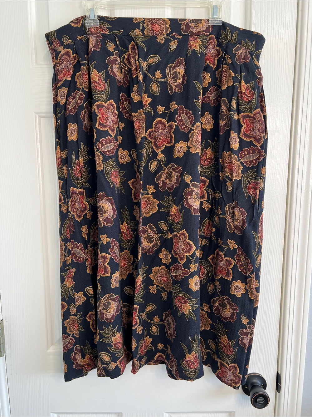 Sag Harbor vintage midi skirt dark floral print with pockets size 2X